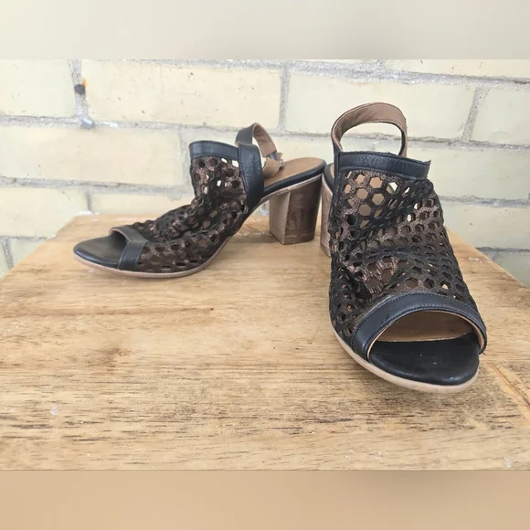 Bueno Peep Toe Heels - Picture 9 of 9